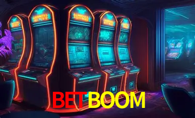 Una escena digital vívida inspirada en casino con BETBOOM mostrado prominentemente, luces brillantes, fichas, cartas y acentos dorados.